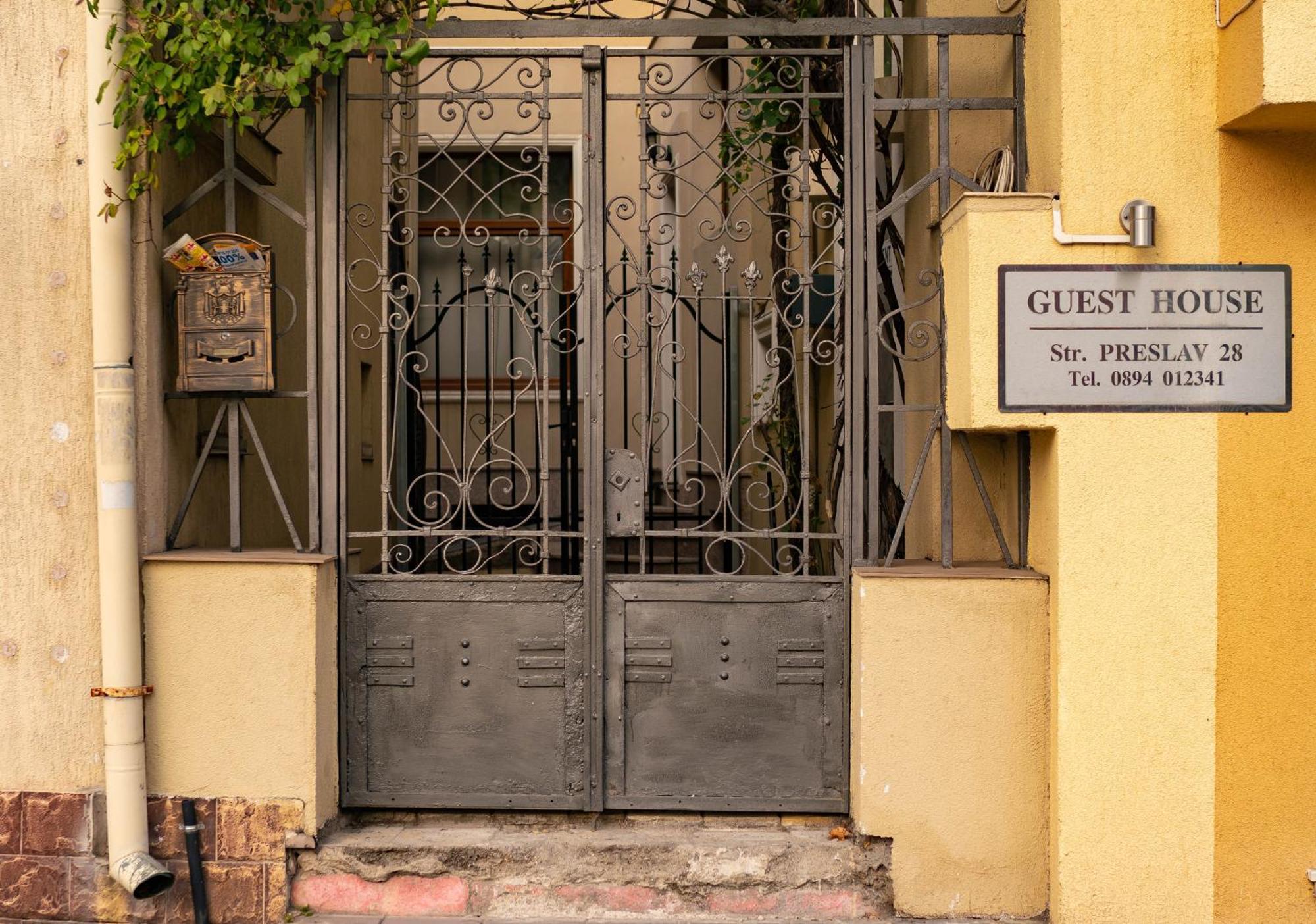 Cozy Studio With French Windows, Mrenicov Plovdiv Exterior photo