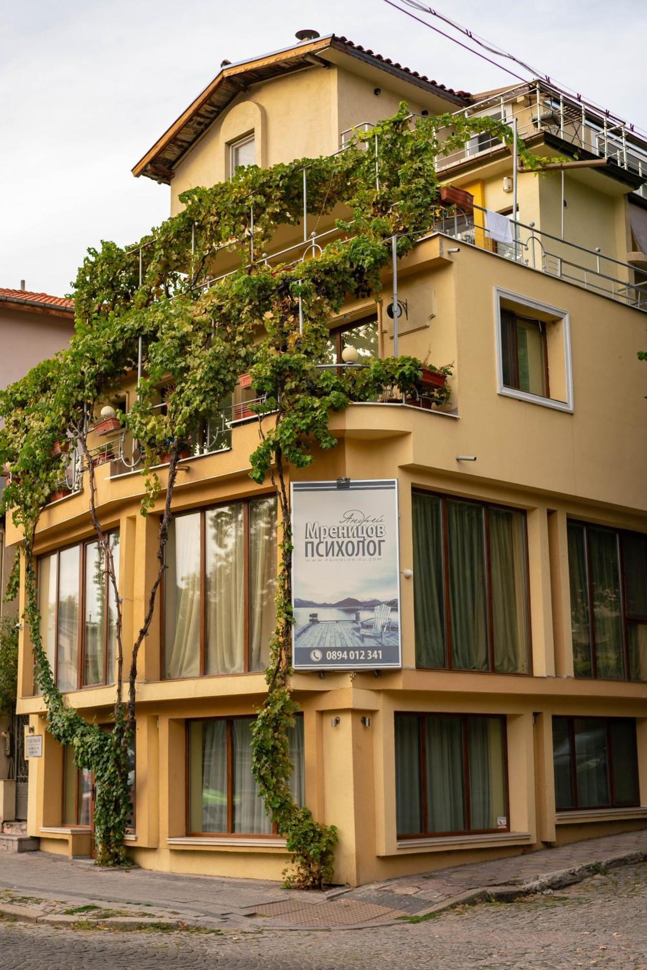 Cozy Studio With French Windows, Mrenicov Plovdiv Exterior photo
